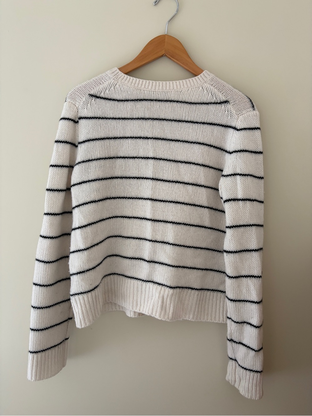 100% Cashmere Vince White Crewneck Sweater with Blue stripes - Picture 2 of 4